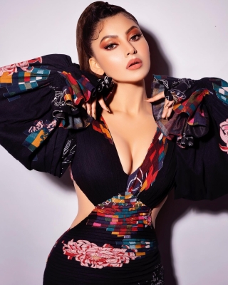  Urvashi Rautela To Attend Cannes Film Fest For Poster Launch Of Tamil Film 'the-TeluguStop.com