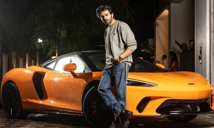  Actor Kartik Aaryan Gifted India's First Mclaren Worth ₹4.7 Crore,kartik Aarya-TeluguStop.com