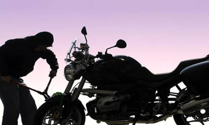 Bike Thefts On The Rise In Bejawada, Bejawada, Bike Thefts, Krishna Lanka,nehru Bike Thefts On The Rise In Bejawada, Bejawada, Bike Thefts, Krishna Lanka,nehru-TeluguStop.com