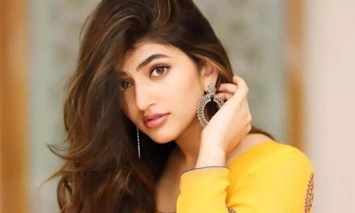  Dhamaka Sri Leela Bumper Offer , Dhamaka , Movie , Naveen Polishetty , Pellisa-TeluguStop.com