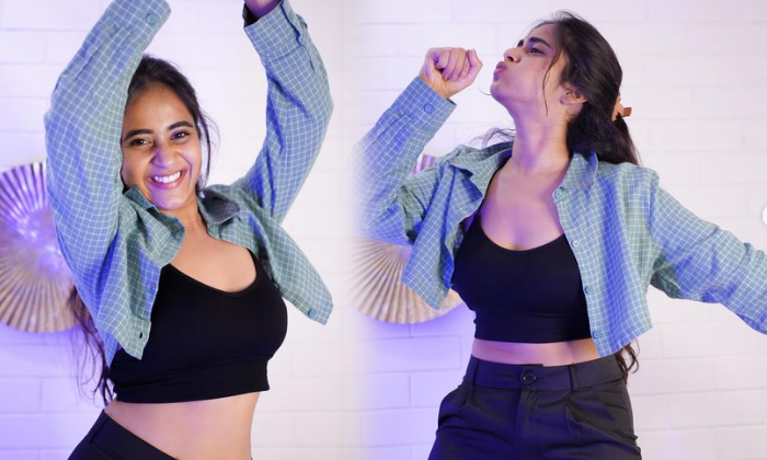 Glamorous Youtuber deepthi Sunaina Looks Graceful Pictures-telugu Actress Photos Glamorous Youtuber deepthi Sunaina Look High Resolution Photo