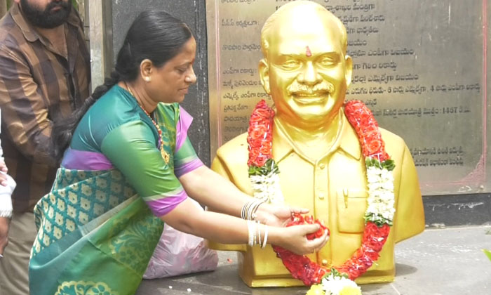  Konda Surekha, Director Rgv, Who Came To Vijayawada As Part Of The Konda Film Pr-TeluguStop.com