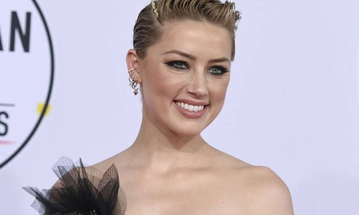  Amber Heard Gets Proposal Saudi Man Viral, Amber Heard, Johnny Depp, Saudi Arabi-TeluguStop.com