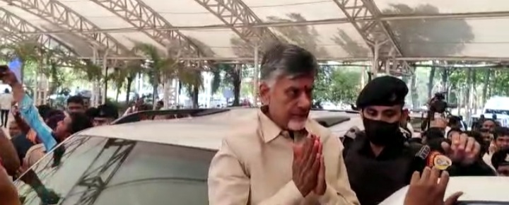  Welcome To Tdp National President Nara Chandrababu Naidu At Visakhapatnam Airpor-TeluguStop.com