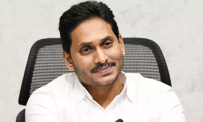  Tabs For Public School Students Cm Jagan Sensational Decisions Details, Andhrap-TeluguStop.com