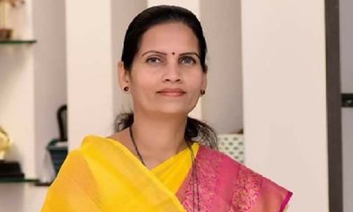  Union Minister Bharathi Visiting Durgamma , Union Minister Of Medical Health , B-TeluguStop.com
