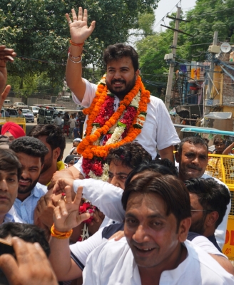 Aap Wins Delhi's Rajinder Nagar Seat By Over 11,000 Votes-TeluguStop.com