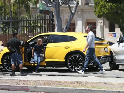  Ben Affleck's 10-year-old Son Rams Lamborghini Into Parked Bmw-TeluguStop.com