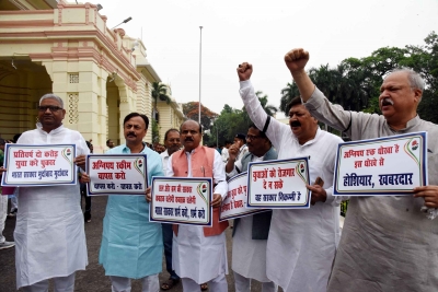  Bihar Oppn Parties Walk Out From Assembly Over Agnipath Scheme-TeluguStop.com