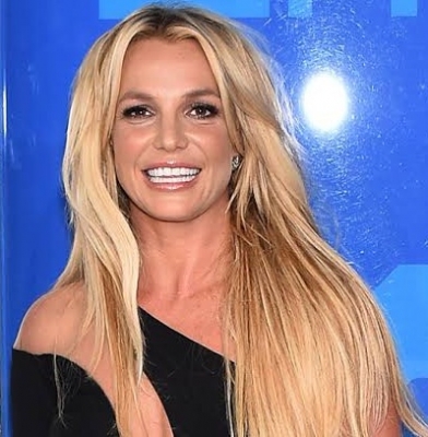  Britney Spears Ties Knot With Longtime Partner Sam Asghari-TeluguStop.com