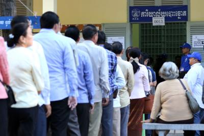  Cambodian Ruling Party Scores Landslide Win In Commune Polls-TeluguStop.com