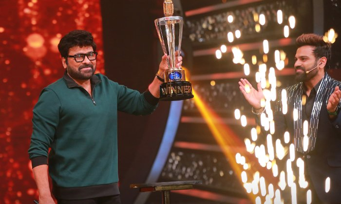  Chiranjeevi Gets Irrtated And Walked Out From Telugu Indian Idol Finale Event De-TeluguStop.com
