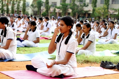  Daily Five-minute Yoga, Meditation In Telangana Schools-TeluguStop.com