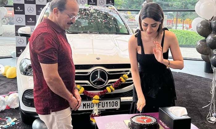  Actress Nikki Tamboli Buys Swanky New Mercedes Benz Car Details Here , Bigg Bo-TeluguStop.com