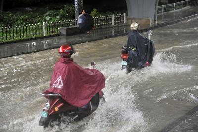  Heavy Rains, Flooding Affect Over 3.75 Mn In South China-TeluguStop.com