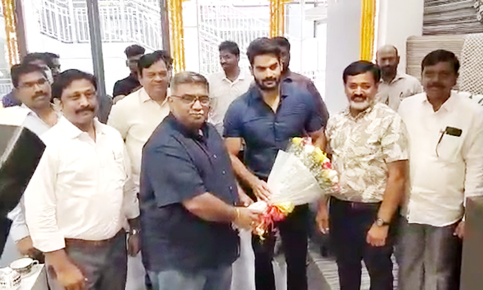  Hero Karthikeya Inaugurated Godrej Interio Store In Jubilee Hills Details, Hero-TeluguStop.com