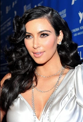 Kim Kardashian 'snubbed By Buckingham Palace' Kim Kardashian 'snubbed By Buckingham Palace'-TeluguStop.com