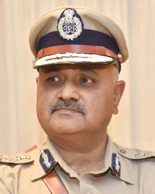  K'taka Top Cop Says Unless It Is An Offence Police Can't Stop Vehicle Riders In-TeluguStop.com