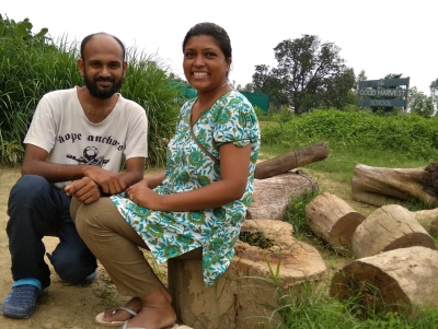  Lucknow Couple Teaches Village Kids Healthy Farm Practices-TeluguStop.com