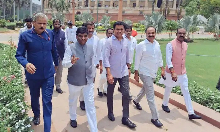  Nama Nageswararao Walking With Ktr In Delhi Politics Details, Telangana, Ktr, Na-TeluguStop.com