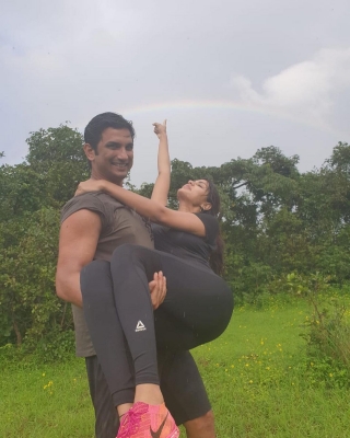  On Sushant's Second Death Anniversary, Rhea Chakraborty Shares Emotional Post-TeluguStop.com