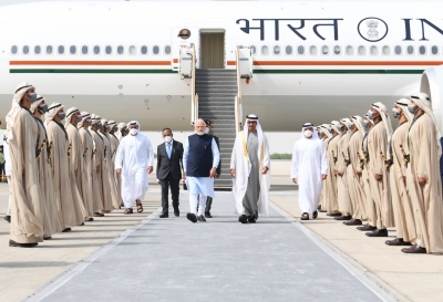  Pm Modi Visits Abu Dhabi, Received And Seen Off By Uae Ruler-TeluguStop.com