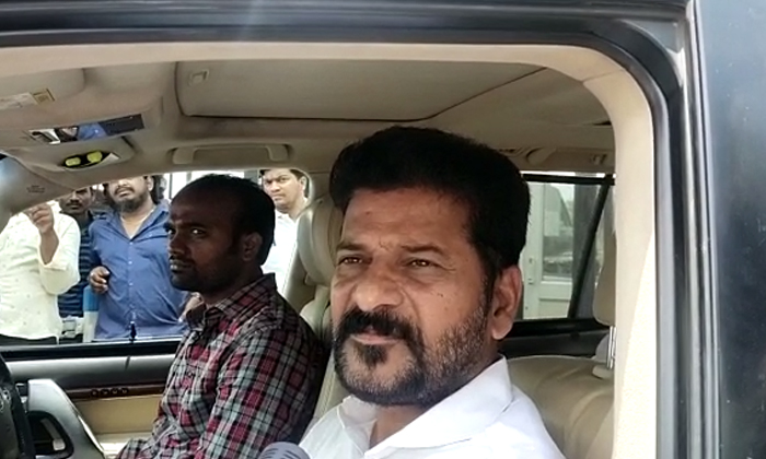  Police Arrest Revanth Reddy While Going To Visit Rakesh Family Details, Police ,-TeluguStop.com