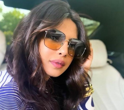  Priyanka Shares A Throwback Bikini Photo, Hubby Nick Finds It Hot-TeluguStop.com