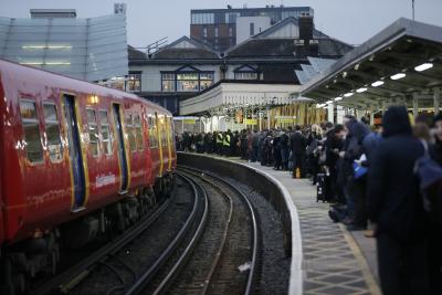  Rail Strikes, Labour Shortages Hurting Uk Economy-TeluguStop.com