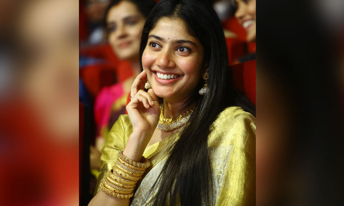 Star Heroine Saipallavi Comments About Liked People Details Here , Saipallvi, Pe Star Heroine Saipallavi Comments About Liked People Details Here , Saipallvi, Pe-TeluguStop.com