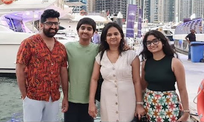  Sekhar Master Enjoying Dubai Trip With Minister Roja Family Photos Viral Details-TeluguStop.com