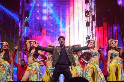  Shoojit Sircar's 'sardar Udham' Leads With 3 Technical Awards On Iifa Day One-TeluguStop.com