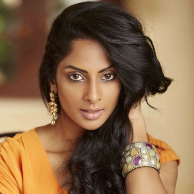  Sriya Reddy: Stories Drive Success, Language Doesn't Matter-TeluguStop.com