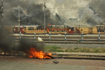  Students In Bihar Provoked Through Whatsapp Groups During Agnipath Protest-TeluguStop.com