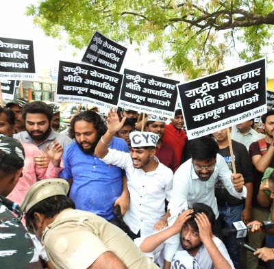  Students Protest At Delhi's Ito Against Agnipath Scheme (ld)-TeluguStop.com