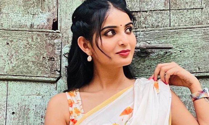  Ananya Nagalla White Saree Photos Goes Viral On Social Media , Ananya Nagalla, A-TeluguStop.com