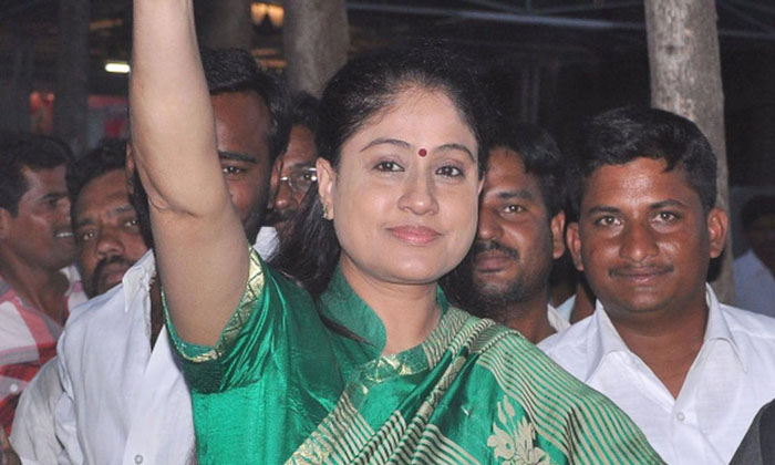  Vijayashanti Secret Meeting With Shashikala. Changing Telangana Politics, Ts Pol-TeluguStop.com