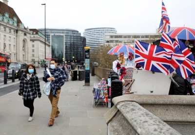  Uk Economy Contracts 0.3% In April-TeluguStop.com