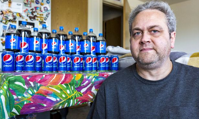  Uk Man Addicted To Pepsi Drank 30 Cans Everyday From 20 Years Details, Pepsi, 20-TeluguStop.com