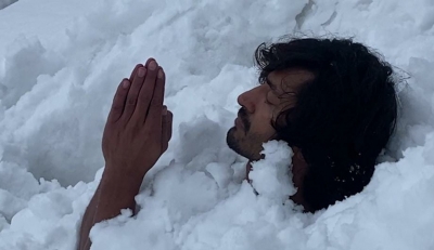  Vidyut Shares Video Of Him Practising Kriyas In The Himalayas-TeluguStop.com