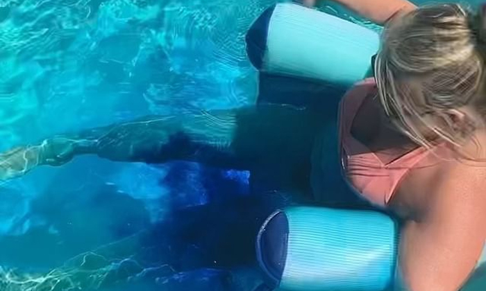  Woman Caught While Urinating In Swimming Pool Video Viral Details, Swimming Pool-TeluguStop.com