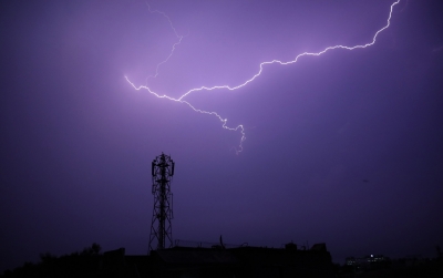  17 Killed In Separate Lightning Incidents In Up-TeluguStop.com