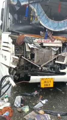  20 Amarnath Pilgrims Injured In Road Accident In J&k's Kulgam-TeluguStop.com