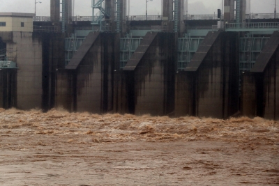  7 Dead In Uae Floods After Heavy Rains-TeluguStop.com