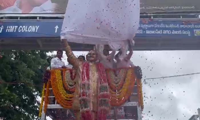  Dr Ysr Fandom Society Selected The Bronze Statue , Dr Ysr , Mla Vivekananda , Ni-TeluguStop.com