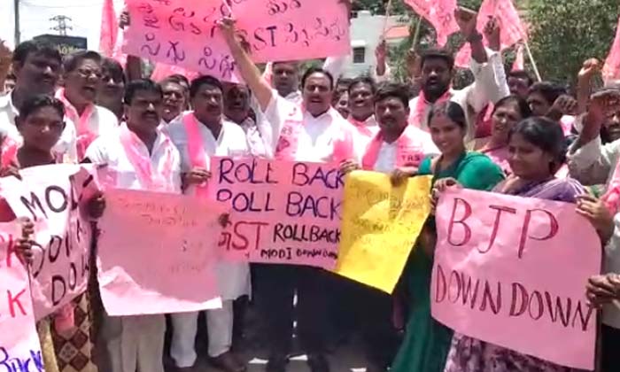  Protest Against Gst Levy On Milk And Milk Related Products , Milk Related Produ-TeluguStop.com