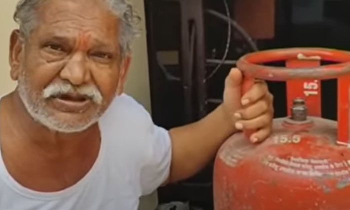  He Was Shocked To See The Weight Of The Empty Gas Cylinder He Was Shaken When He-TeluguStop.com