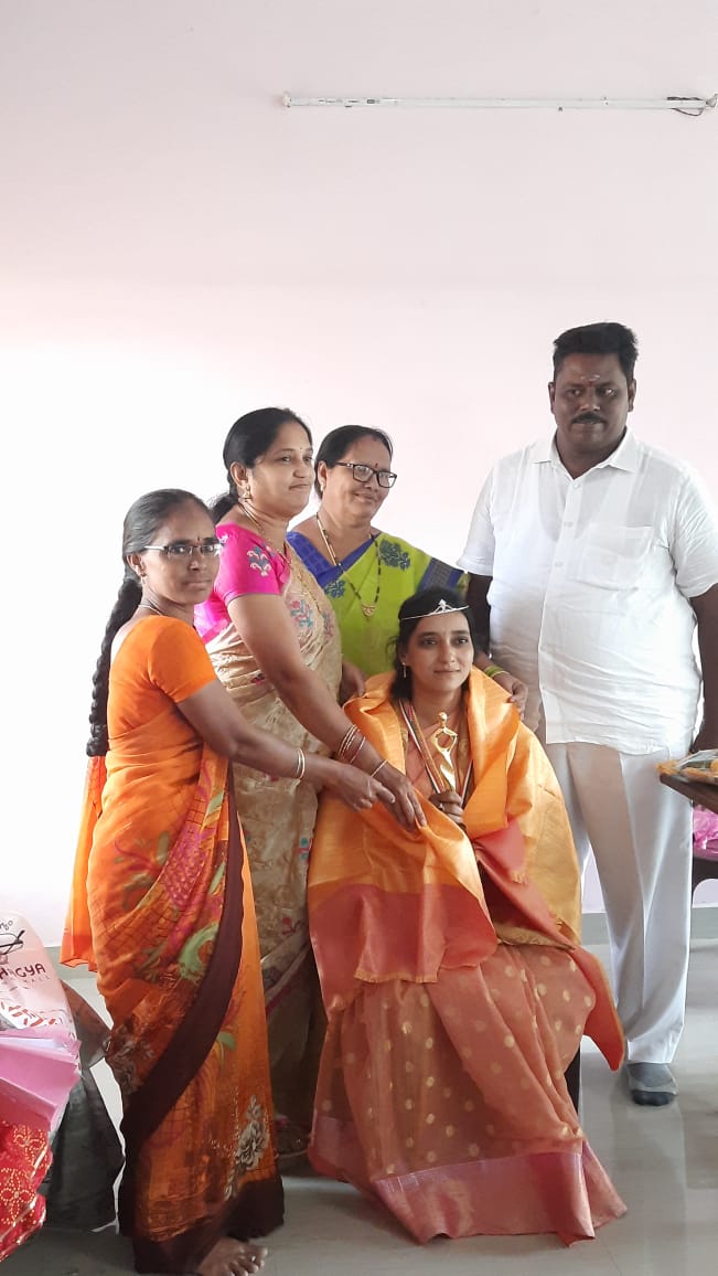  Woman Icon Awardee Gandi Anjura Key Was Felicitated-TeluguStop.com