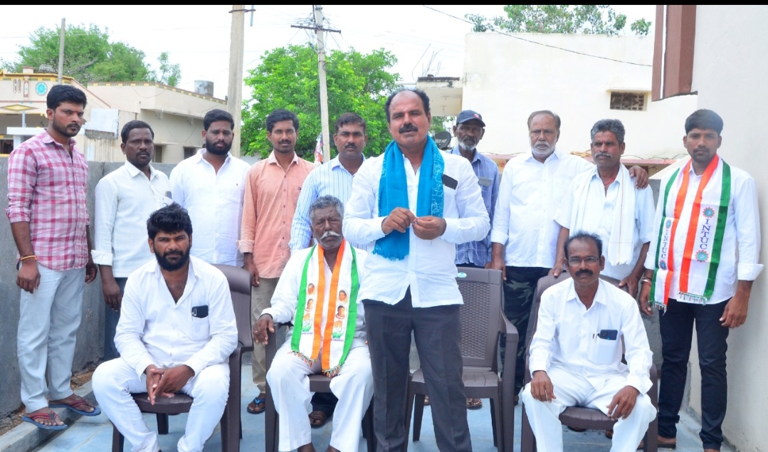  Kcr Is Turning Farmers Into Beggars-TeluguStop.com