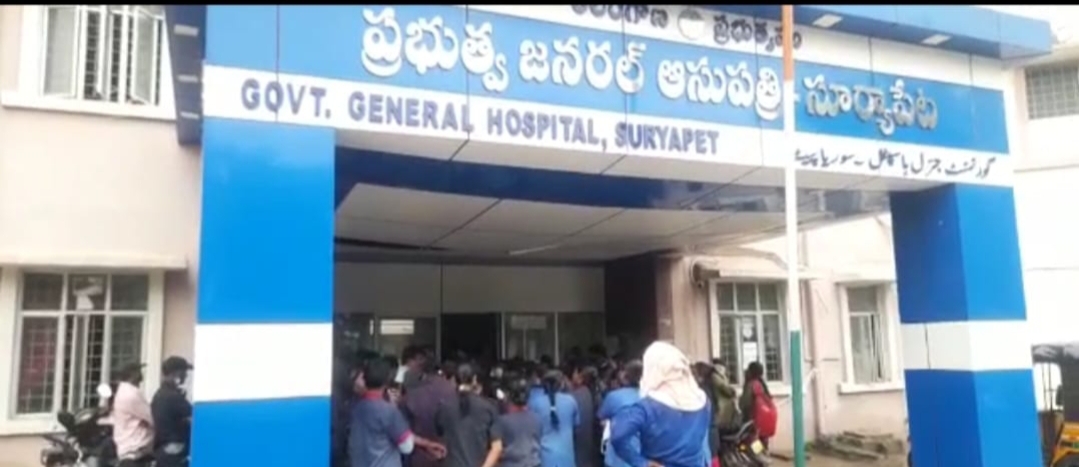  Medical Staff Protest Over Non-payment Of Salaries-TeluguStop.com